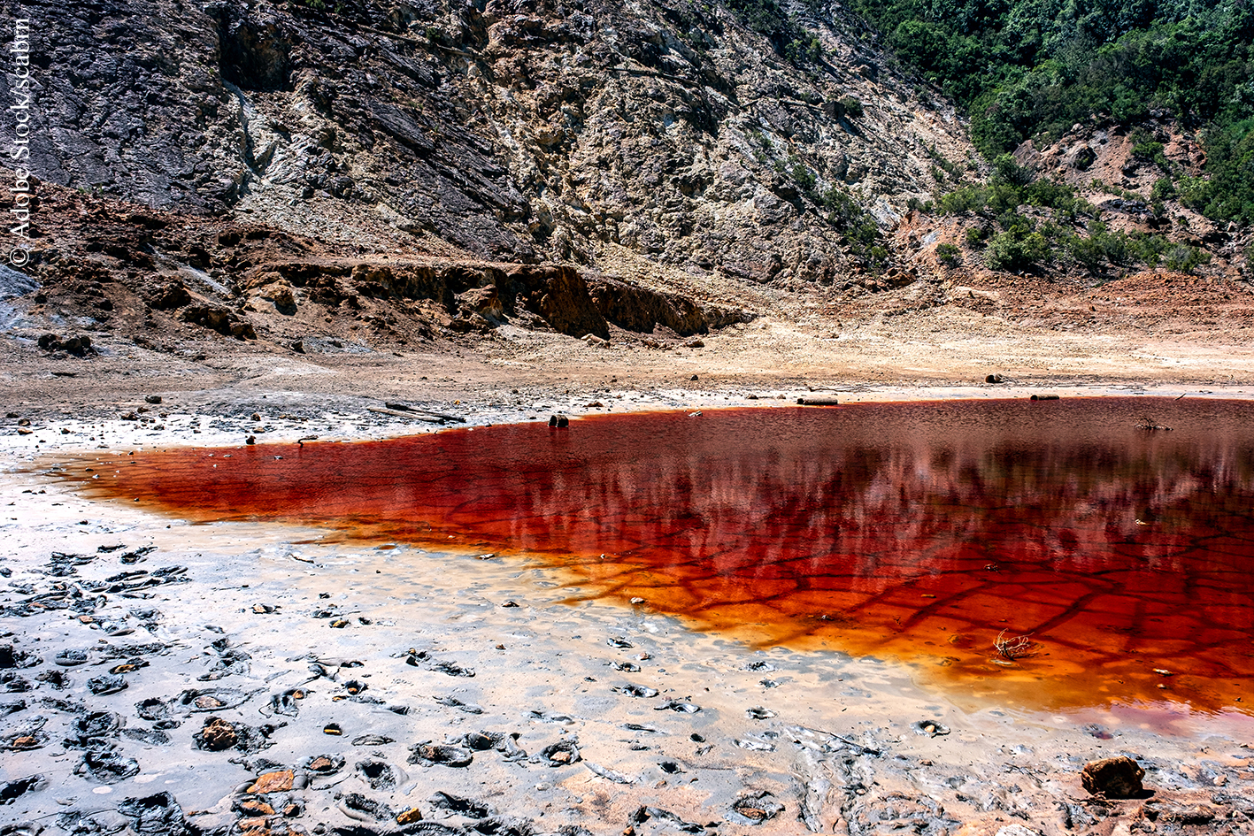 Laghetto delle Conche lac rouge île d'Elbe